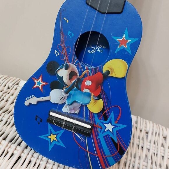 First Act 20' Mickey Mouse Disney Ukulele Guitar - Picture 2 of 8